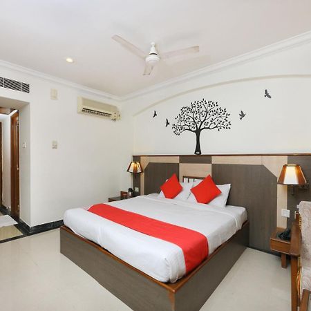 Oyo 1081 Hotel Sindhu International Tirupati Buitenkant foto