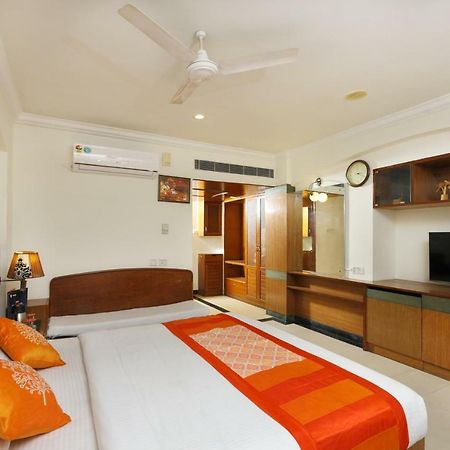 Oyo 1081 Hotel Sindhu International Tirupati Buitenkant foto