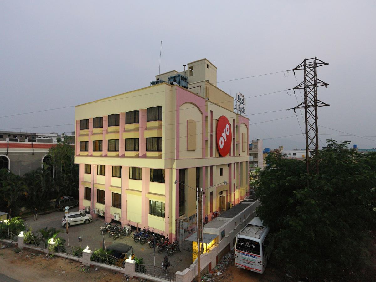 Oyo 1081 Hotel Sindhu International Tirupati Buitenkant foto