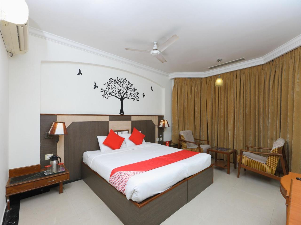 Oyo 1081 Hotel Sindhu International Tirupati Buitenkant foto