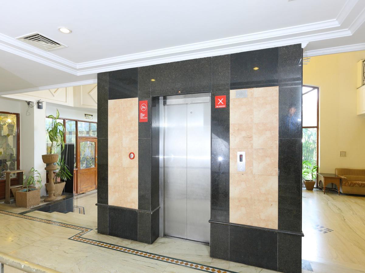 Oyo 1081 Hotel Sindhu International Tirupati Buitenkant foto