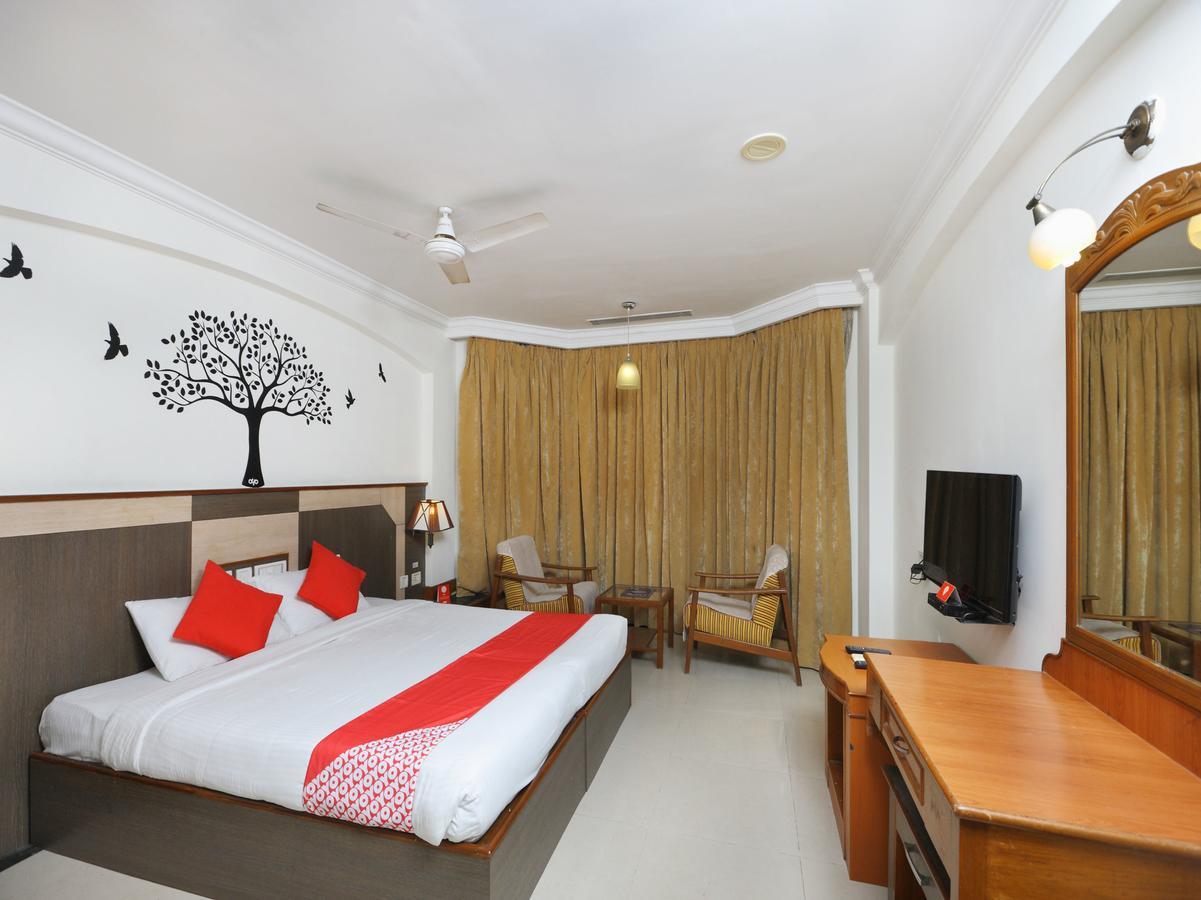 Oyo 1081 Hotel Sindhu International Tirupati Buitenkant foto