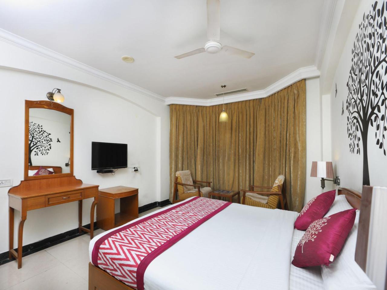 Oyo 1081 Hotel Sindhu International Tirupati Buitenkant foto