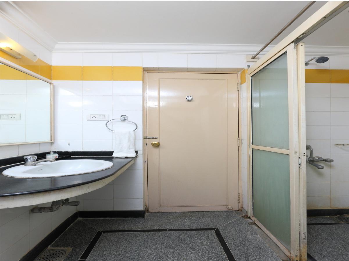 Oyo 1081 Hotel Sindhu International Tirupati Buitenkant foto