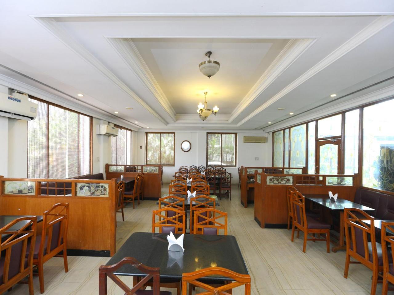 Oyo 1081 Hotel Sindhu International Tirupati Buitenkant foto