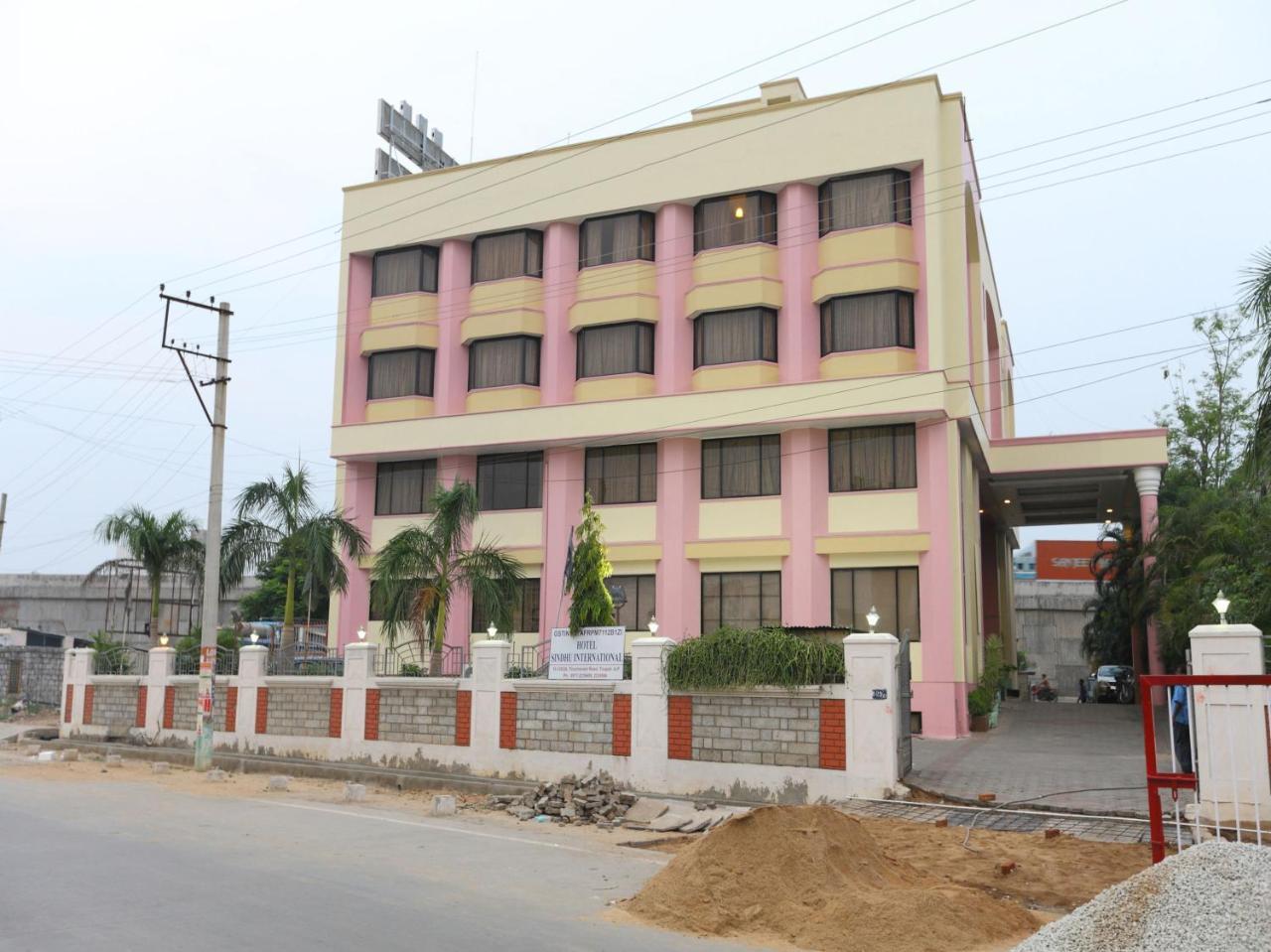 Oyo 1081 Hotel Sindhu International Tirupati Buitenkant foto