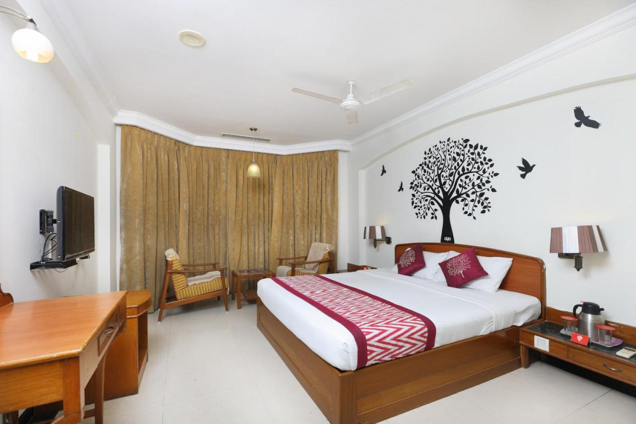 Oyo 1081 Hotel Sindhu International Tirupati Buitenkant foto