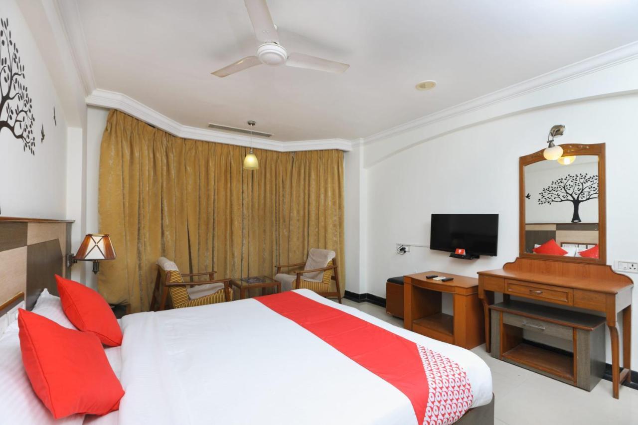 Oyo 1081 Hotel Sindhu International Tirupati Buitenkant foto