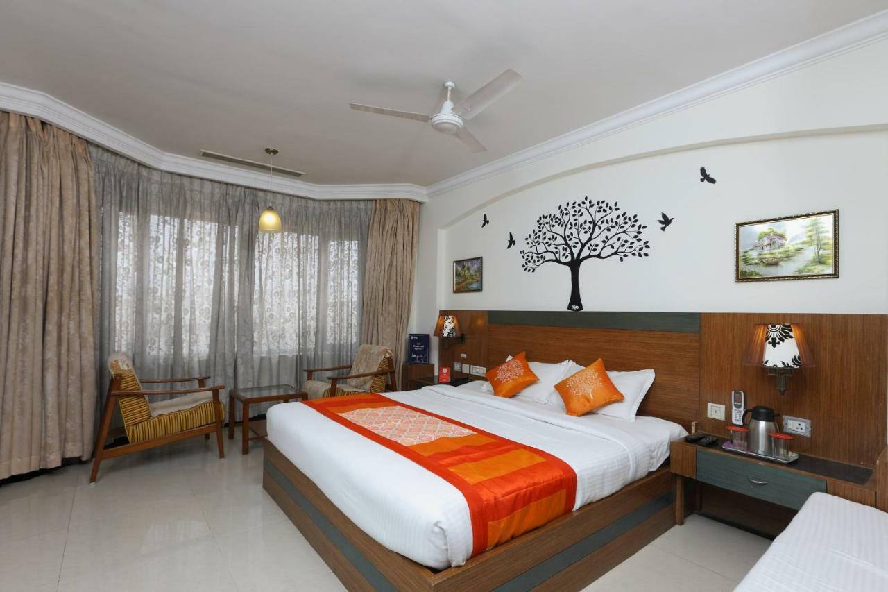 Oyo 1081 Hotel Sindhu International Tirupati Buitenkant foto