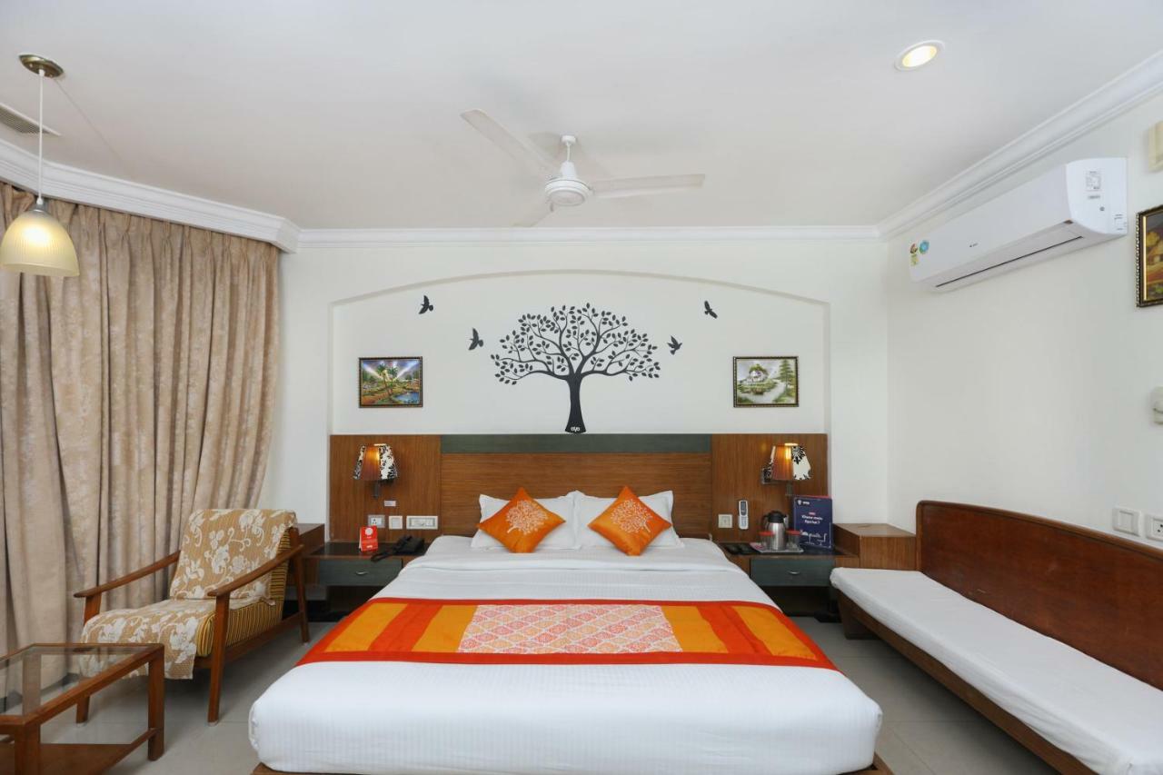 Oyo 1081 Hotel Sindhu International Tirupati Buitenkant foto