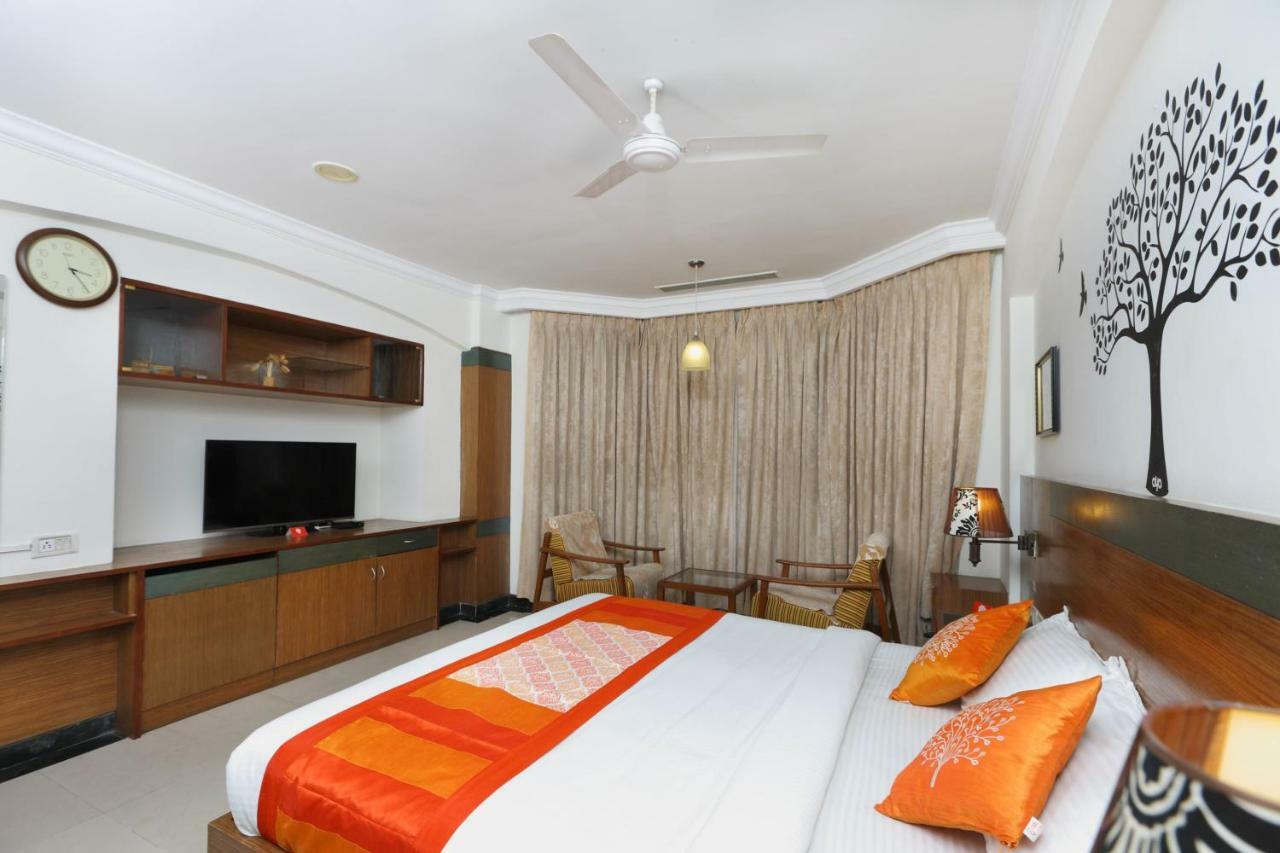 Oyo 1081 Hotel Sindhu International Tirupati Buitenkant foto