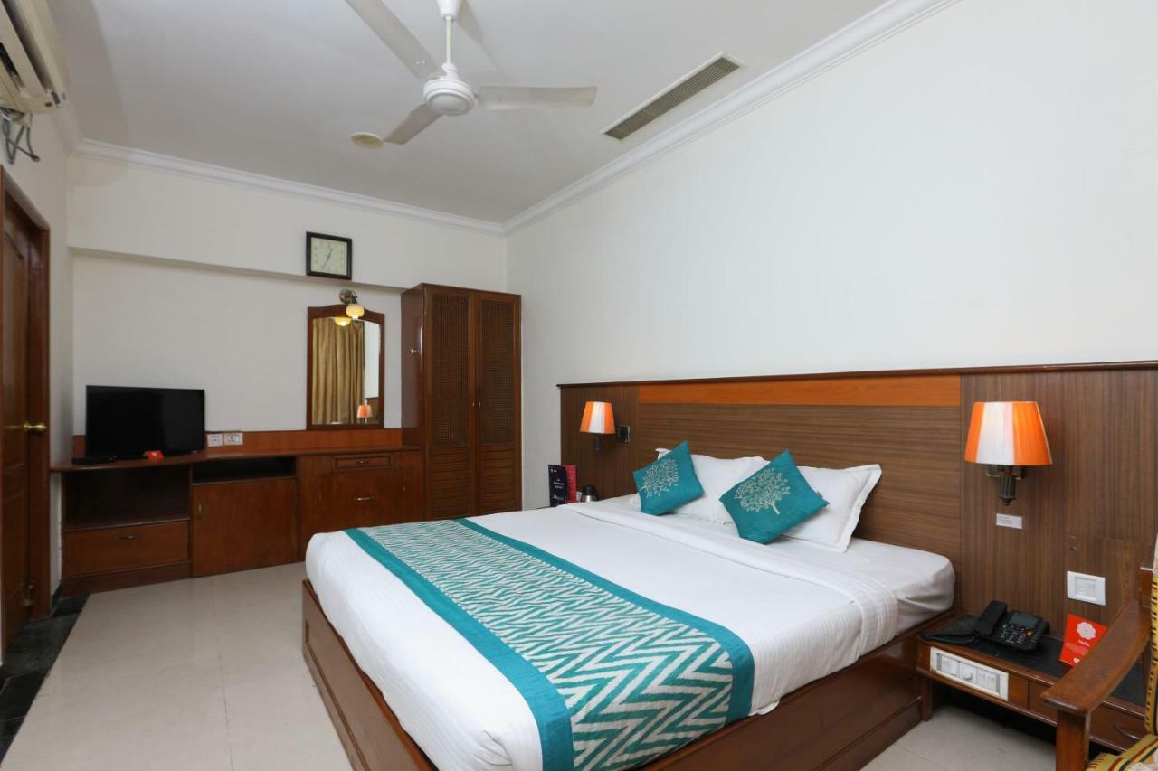 Oyo 1081 Hotel Sindhu International Tirupati Buitenkant foto