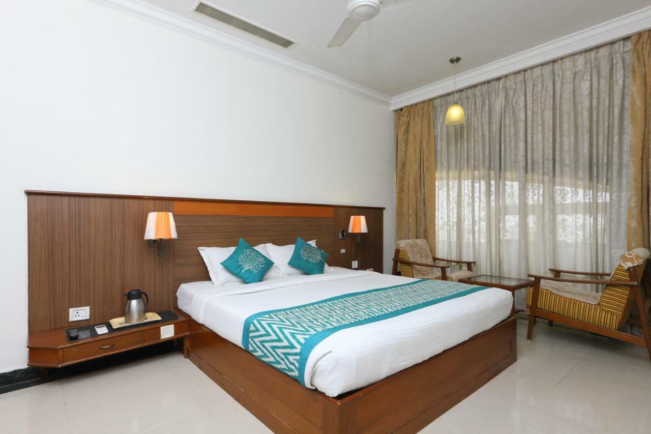 Oyo 1081 Hotel Sindhu International Tirupati Buitenkant foto